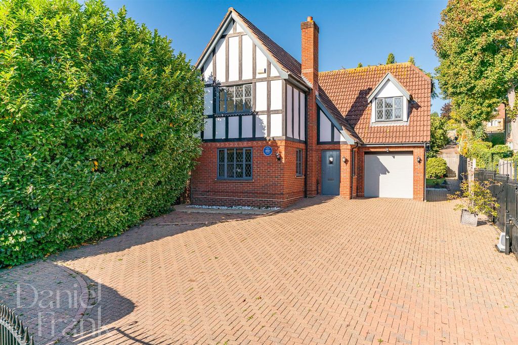 Property photo 2 of 26