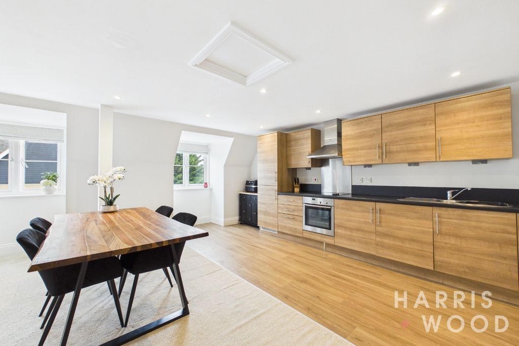 Property photo 2 of 18 5533084