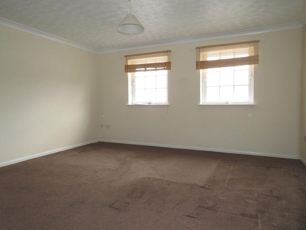 Property photo 2 of 5 Living Room