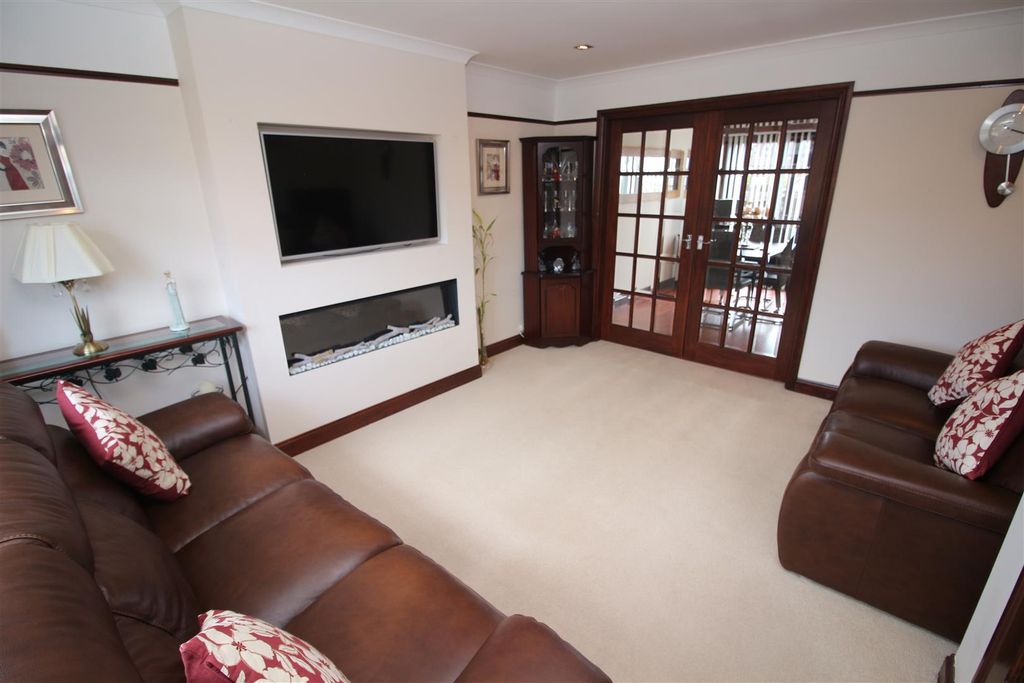 Property photo 2 of 25