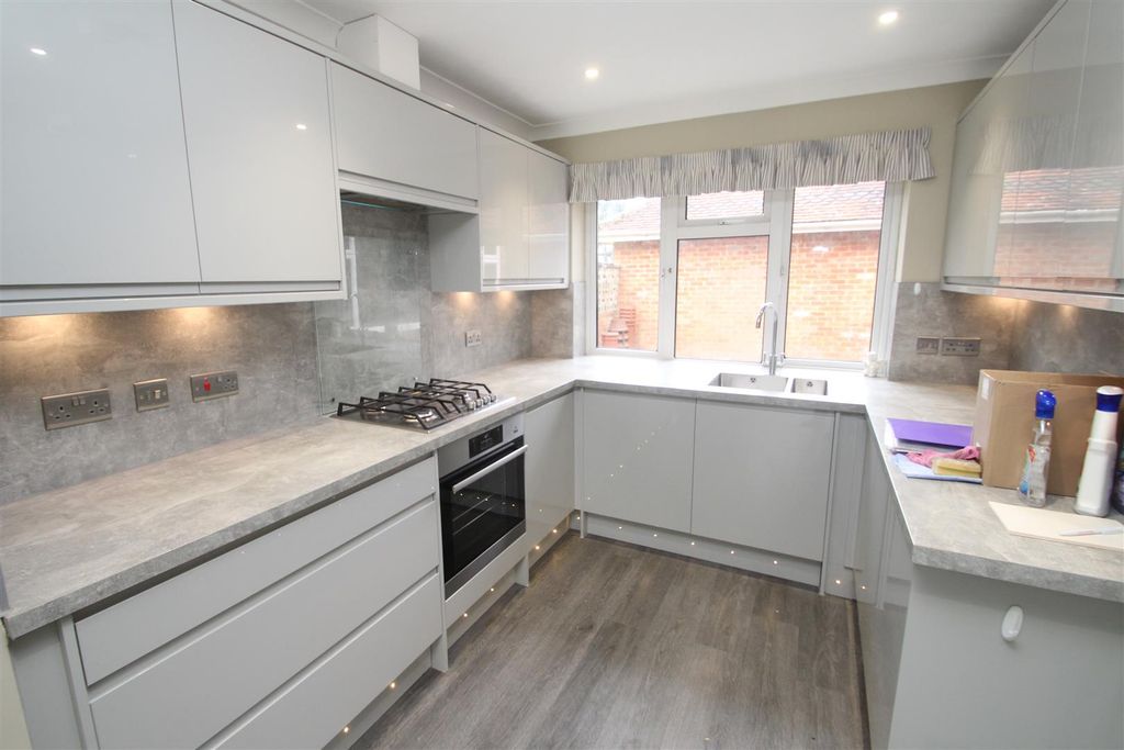 Property photo 2 of 19 Kitchen