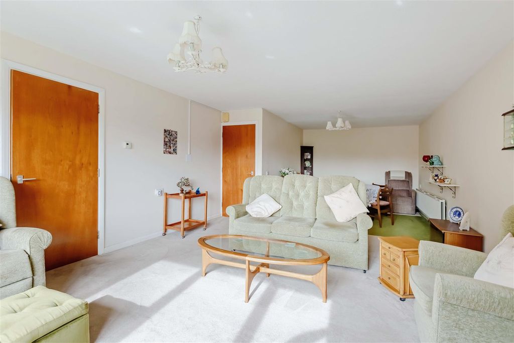 Property photo 3 of 12 For Sale - Aspire Residential - Guardian Court