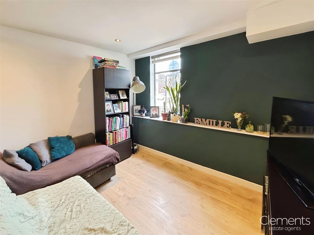 Property photo 3 of 10 1c87E067-Living 202.Jpg