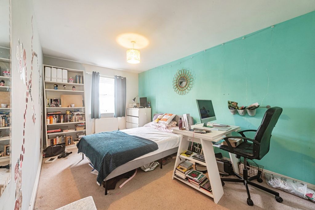 Property photo 2 of 17 Photo