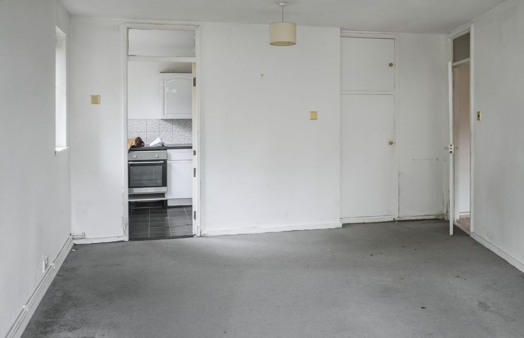 Property photo 3 of 8