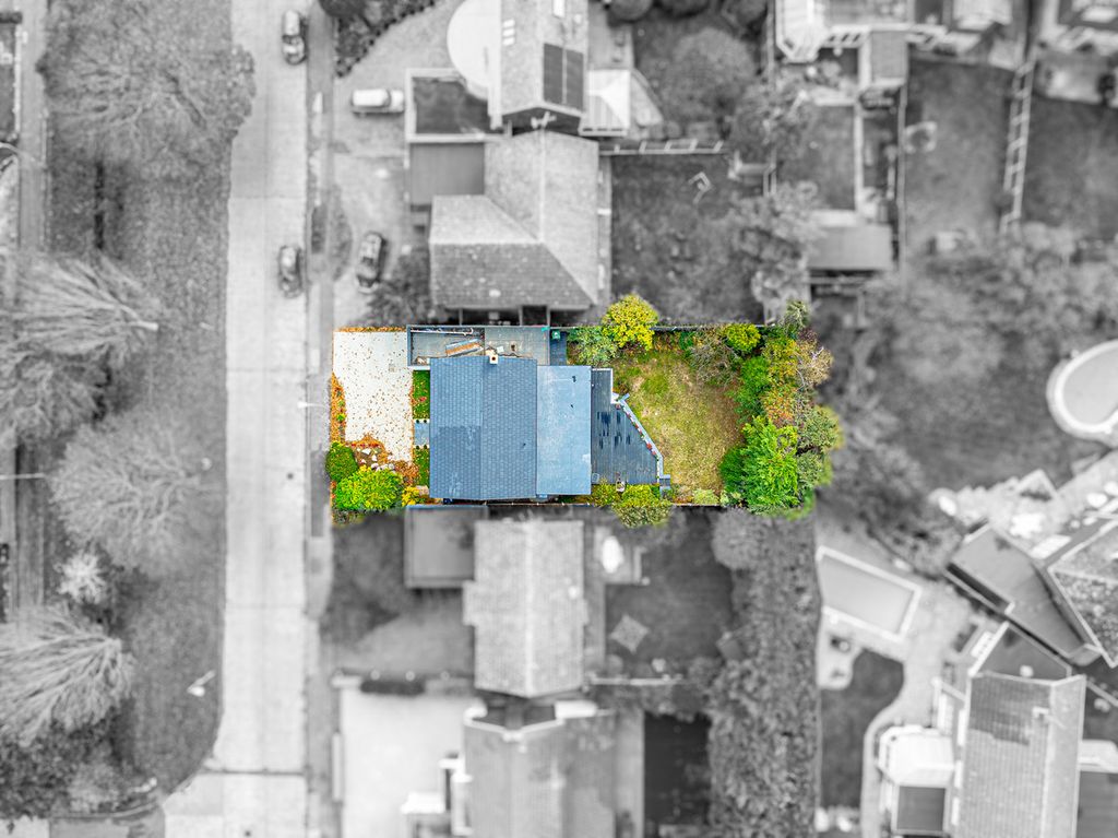 Property photo 2 of 33