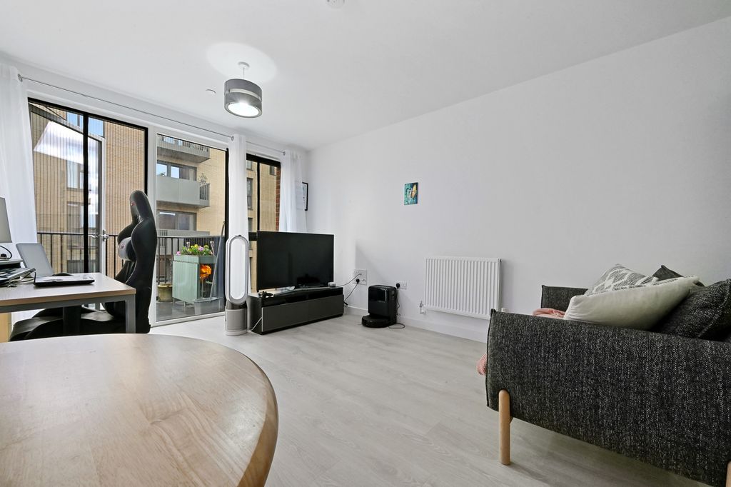 Property photo 1 of 10 1 Bed Flat For Sale Serin Apartments, London Nw9