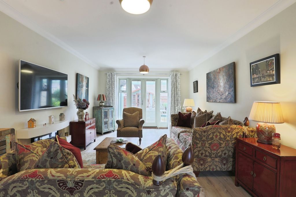 Property photo 3 of 17 Photo