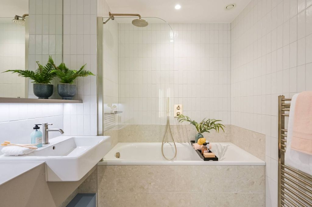 Property photo 2 of 36