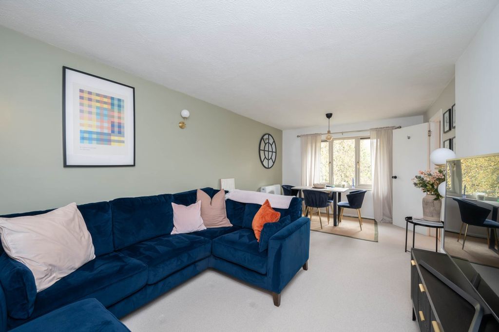 Property photo 2 of 24