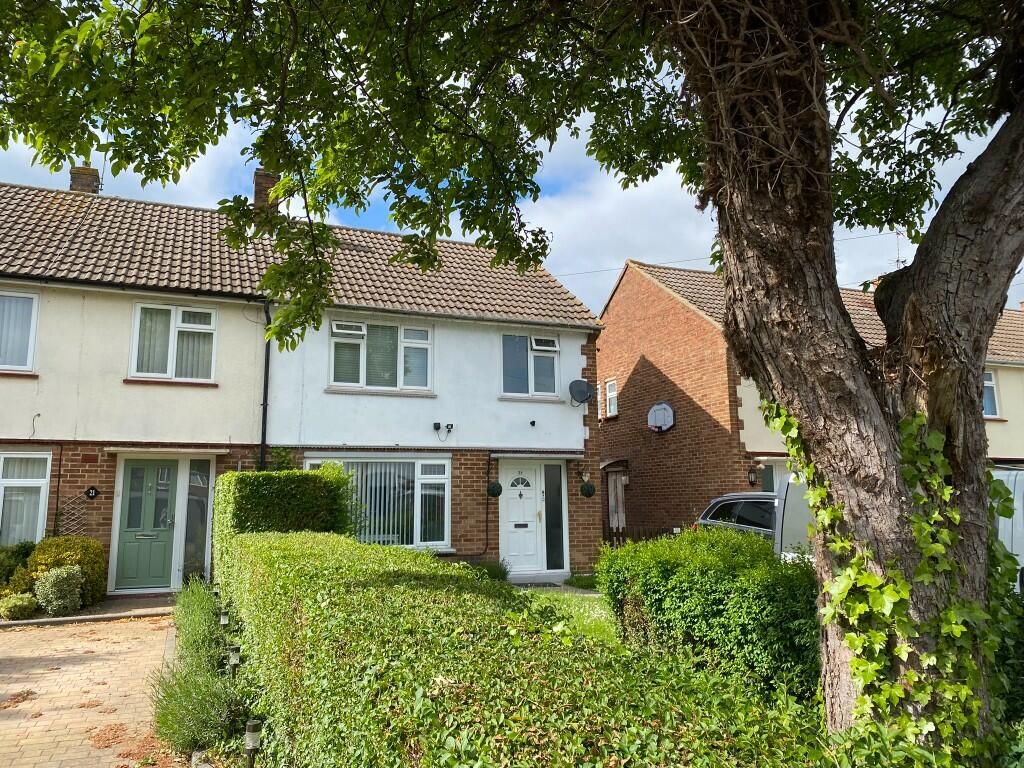 Property photo 1 of 10 Baker Avenue, Chelmsford, Essex, CM3 2Lh