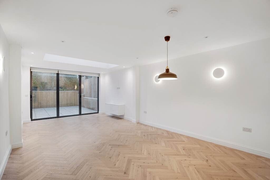 Property photo 3 of 15 05-43F184929-Puavhv-