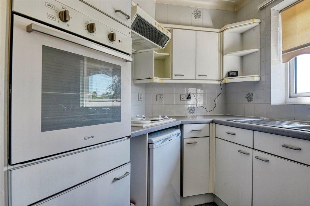 Property photo 3 of 17 Kitchen