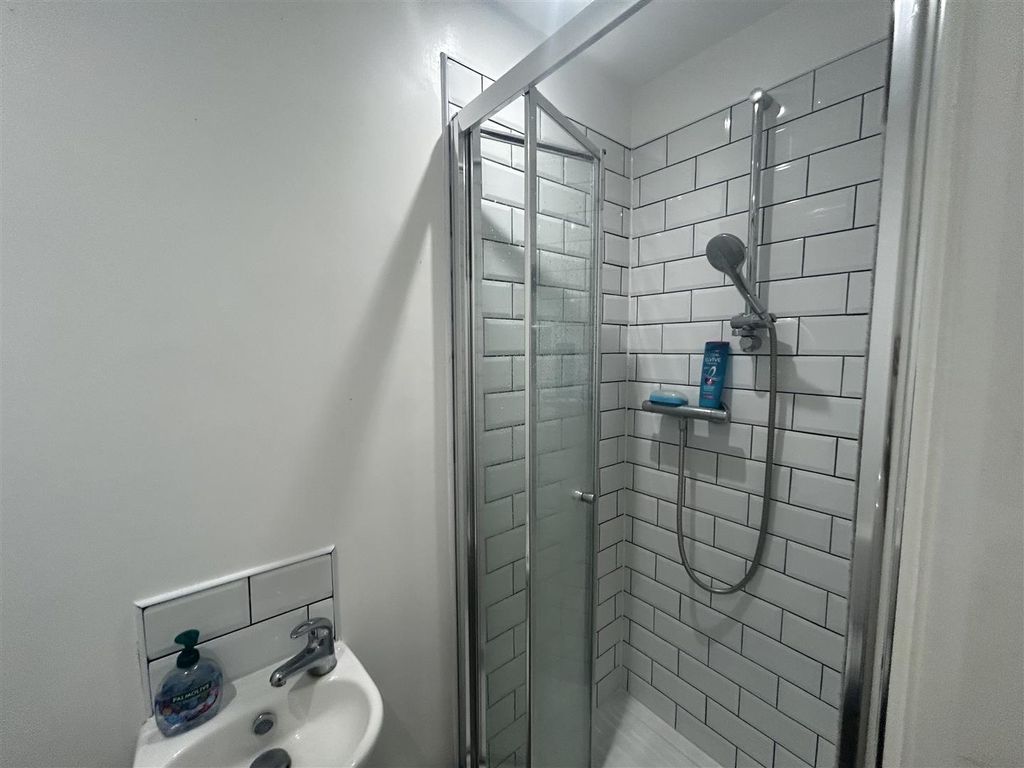 Property photo 3 of 7 Bathroom 3 x2.Jpg