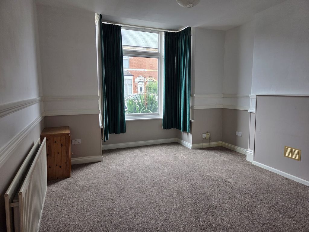 Property photo 1 of 10 Bedroom
