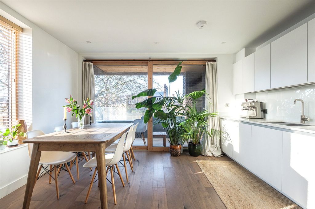 Property photo 1 of 36 Picture No. 13