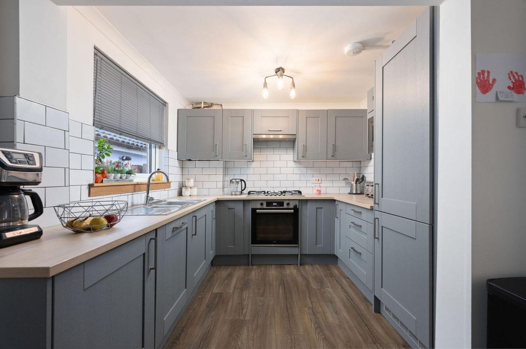 Property photo 2 of 29