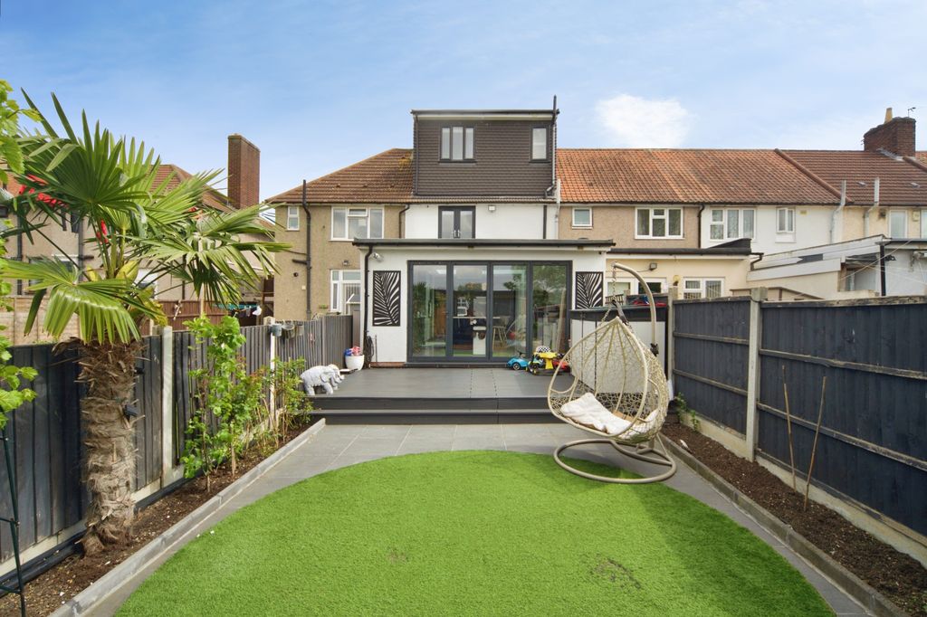 Property photo 2 of 20