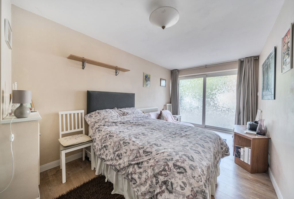 Property photo 2 of 15 38-68238082B985B-...