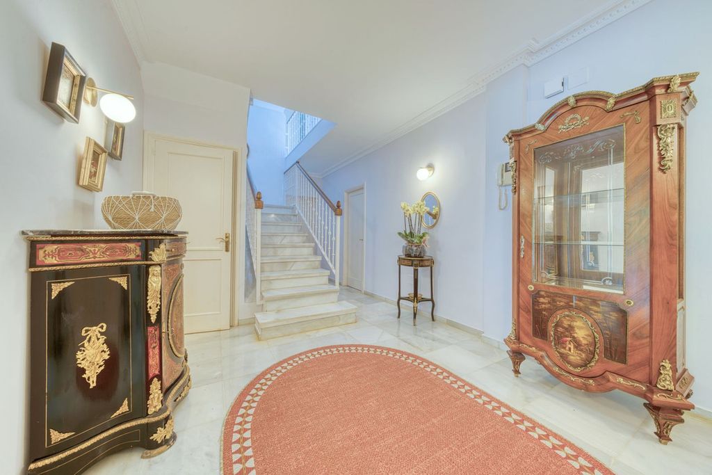 Property photo 2 of 28