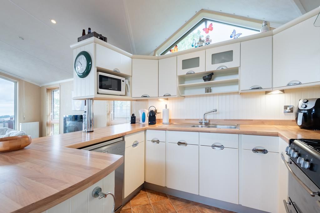 Property photo 3 of 23 Lev1489Pem Kitchen.Jpg