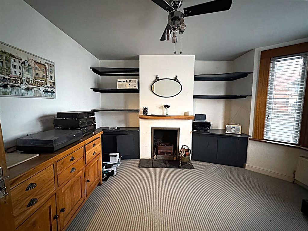 Property photo 3 of 12 Lounge.Jpeg