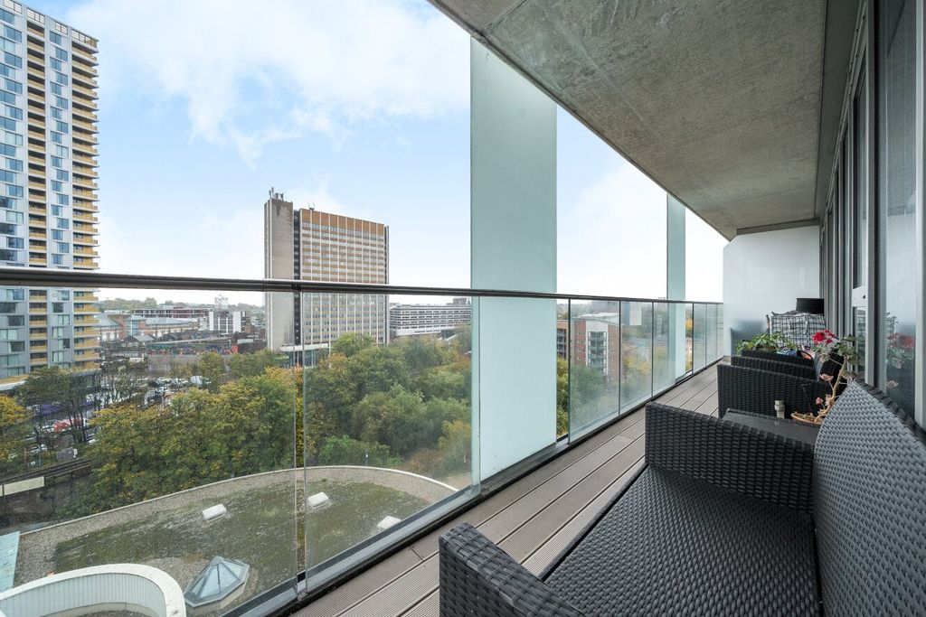 Property photo 2 of 19 Picture No. 15