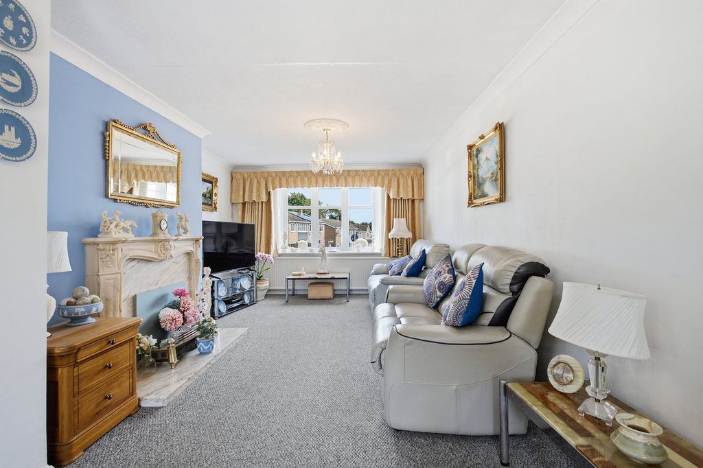 Property photo 3 of 20 15 Ascott Drive, Cusworth 06-A