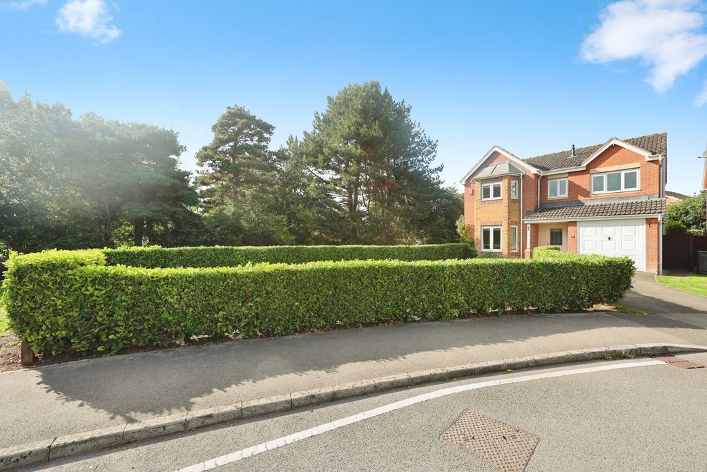Property photo 1 of 28 4524600