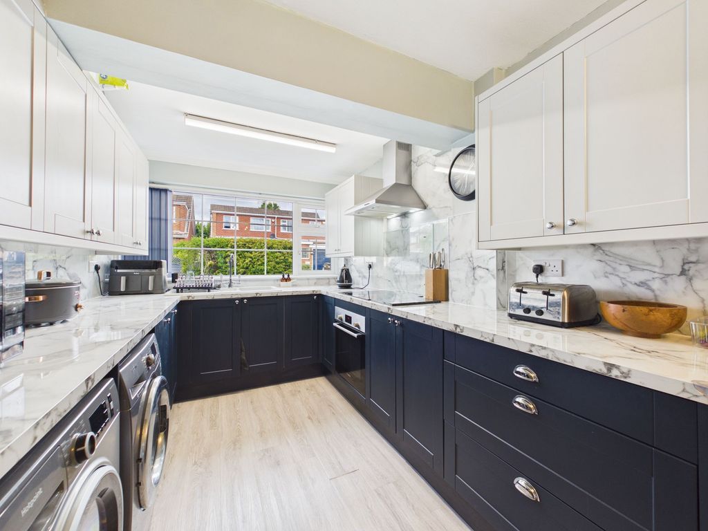 Property photo 3 of 16 Dining Kitchen