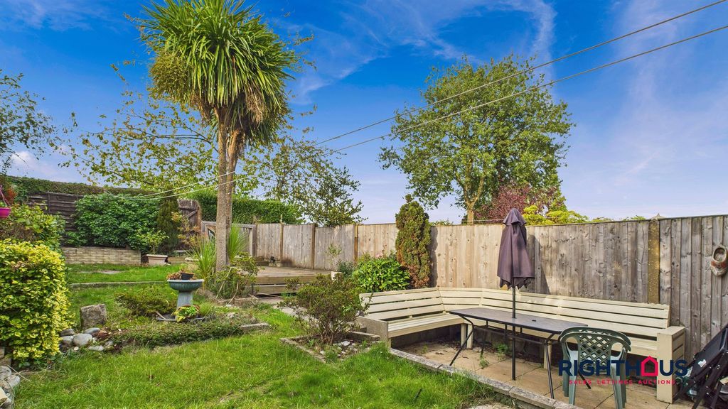 Property photo 2 of 13