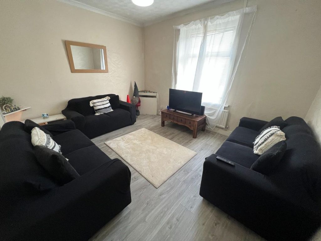 Property photo 2 of 11 Living Room