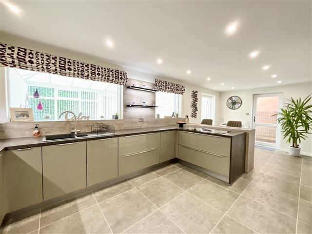 Property photo 3 of 21 Kitchen