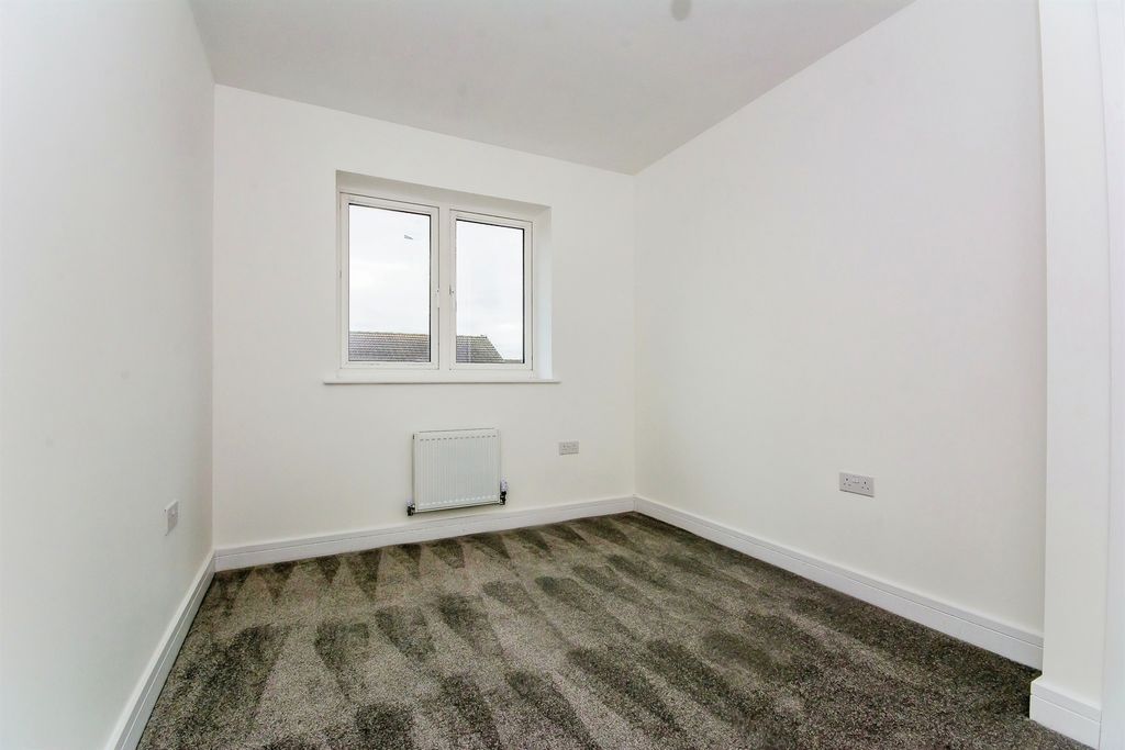 Property photo 3 of 8 Bedroom 1