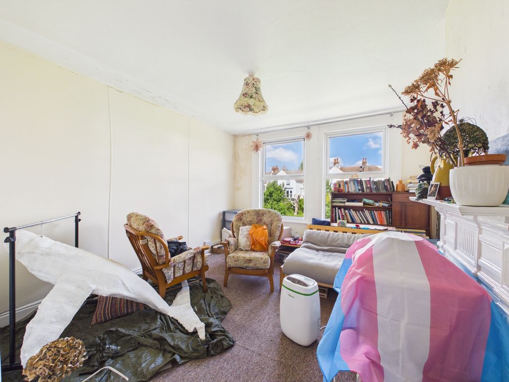 Property photo 3 of 7 Cam04693G0-Pr0117-Still010