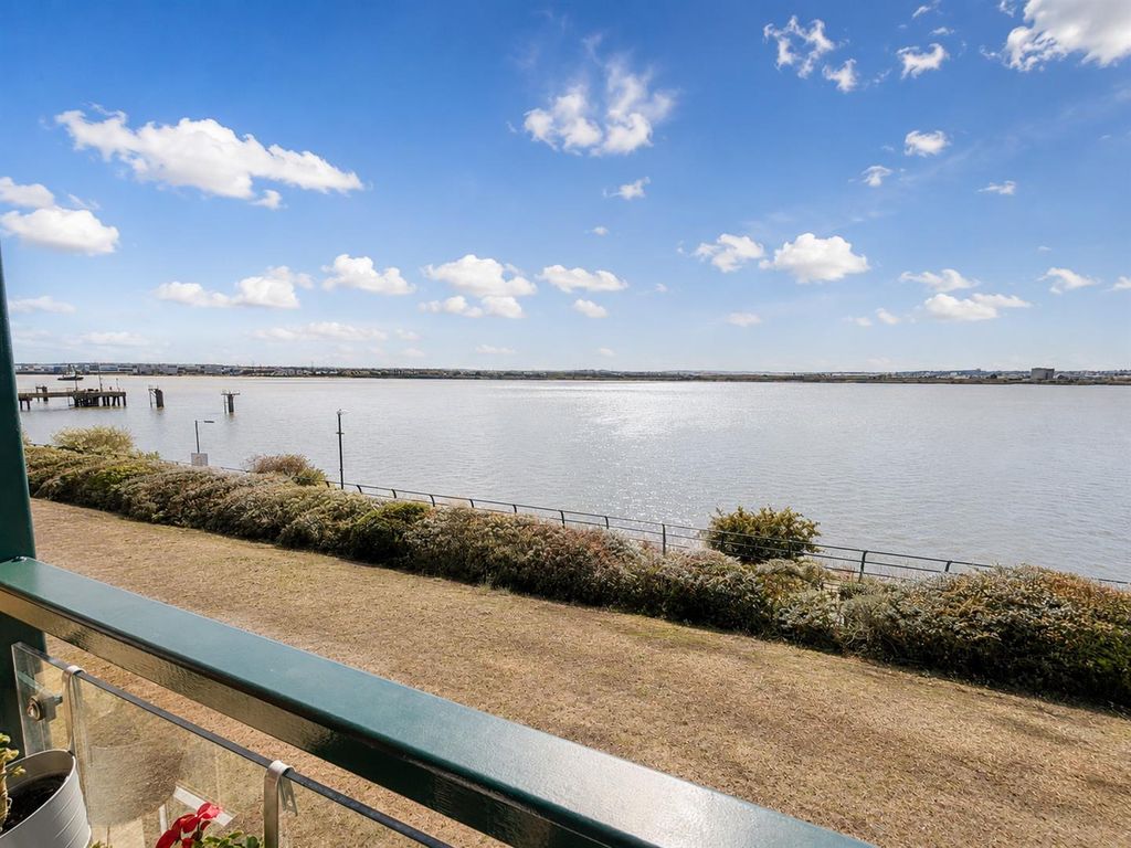 Property photo 2 of 16 50F27B21-94c4-41Db-99B8-6E80d115Eba1.Png