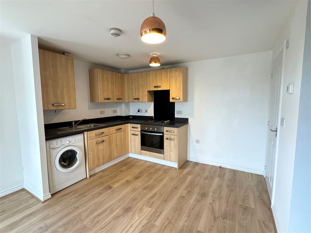 Property photo 3 of 8 27 Littledale Row Kitchen
