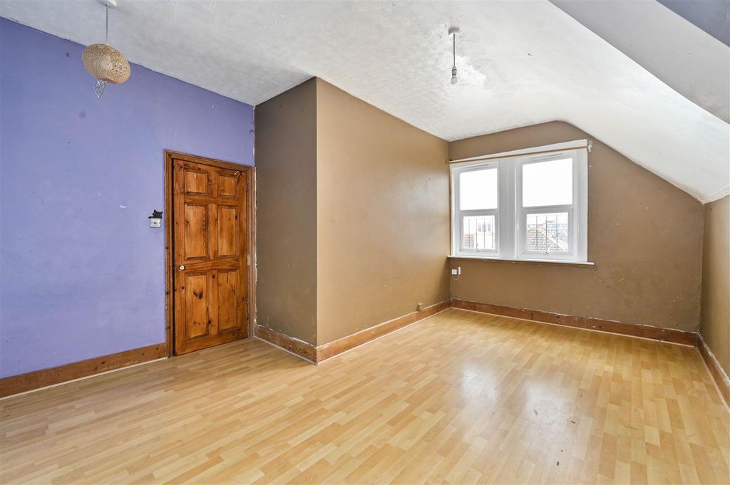 Property photo 2 of 16 F4-30-Park-Road-Tn39 (1).Jpg