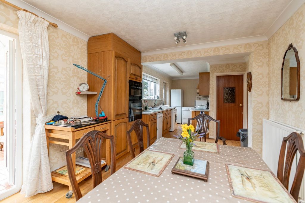 Property photo 3 of 16