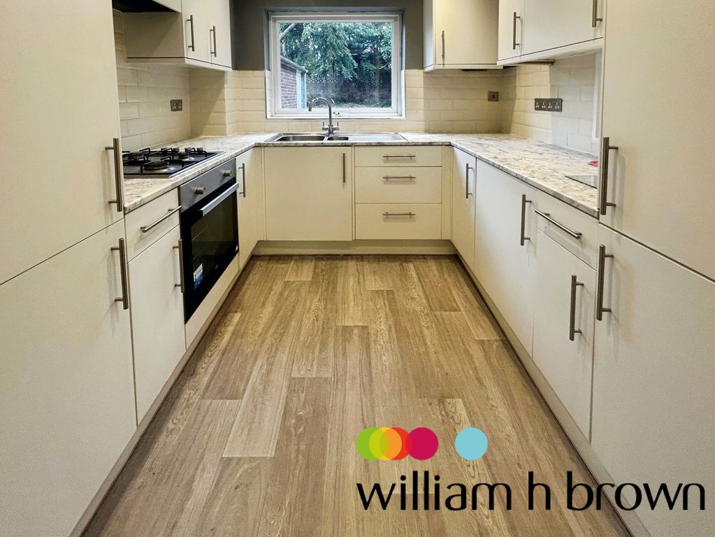Property photo 2 of 11 Kitchen
