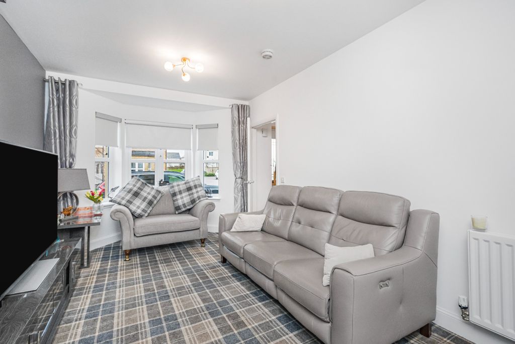 Property photo 3 of 41 4799365