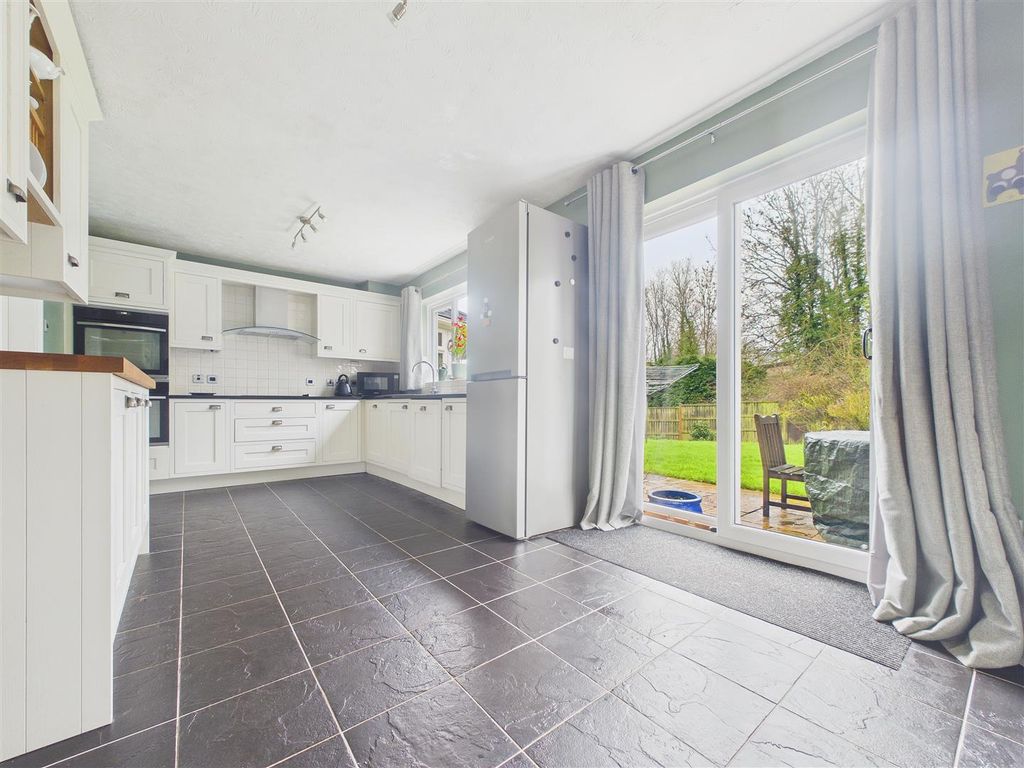 Property photo 2 of 29 Cam01407G0-Pr0111-Still016.Jpg