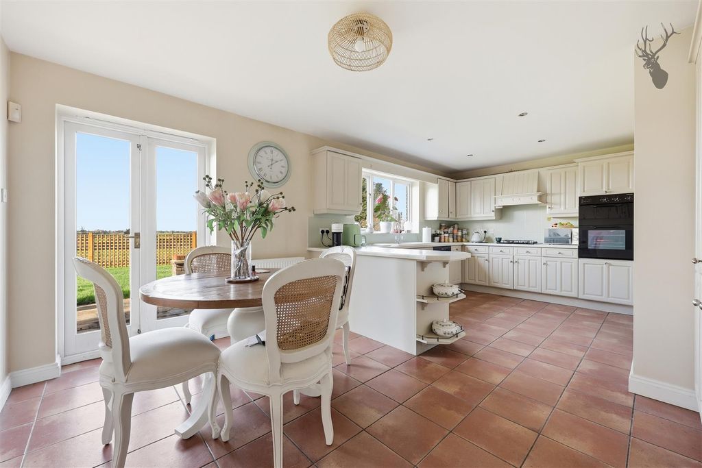 Property photo 3 of 34