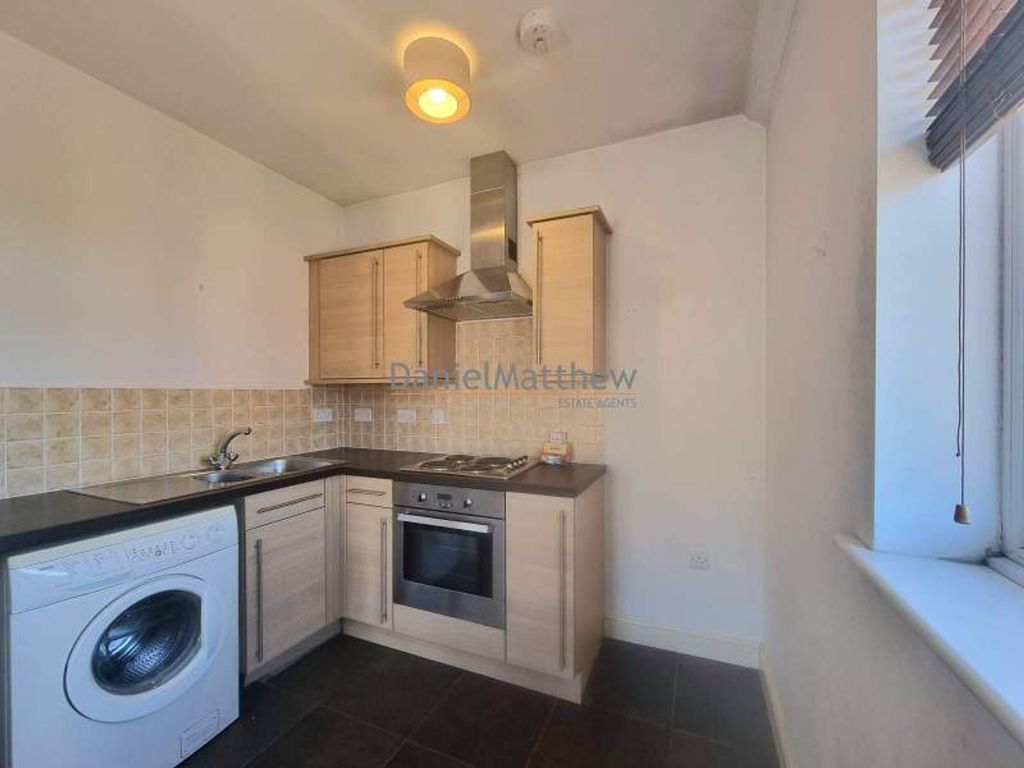 Property photo 3 of 9 Kitchen