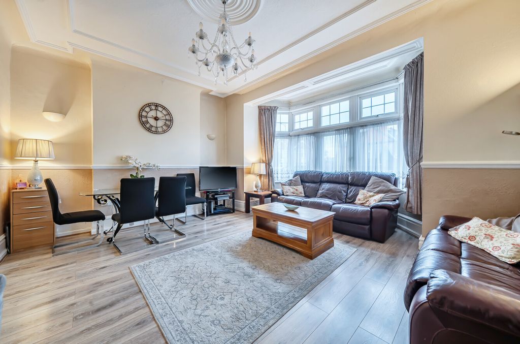 Property photo 2 of 12 1396392-12-696F91...