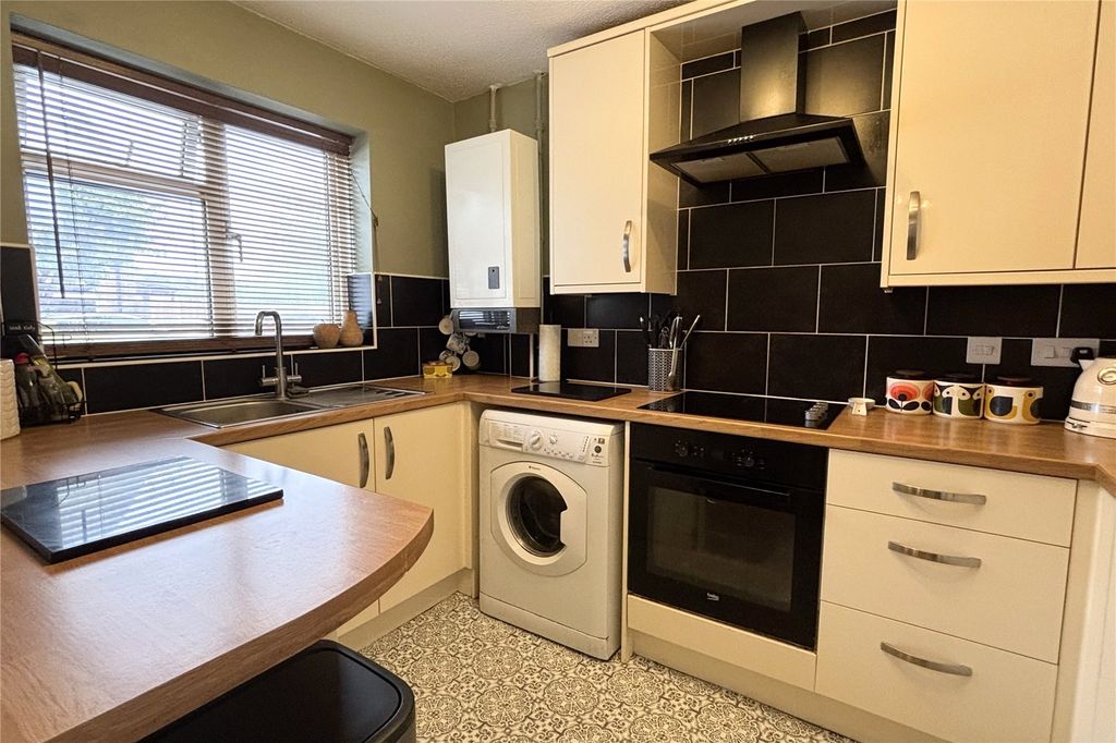 Property photo 3 of 19 Kitchen