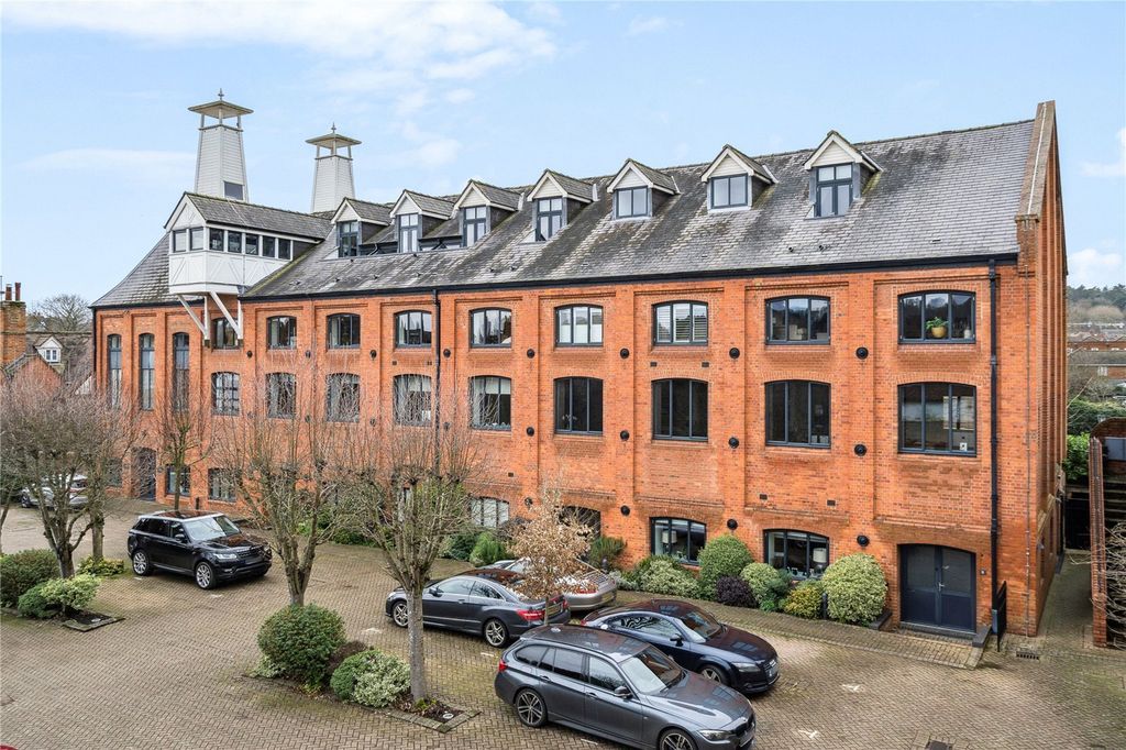 Property photo 1 of 12 Outide