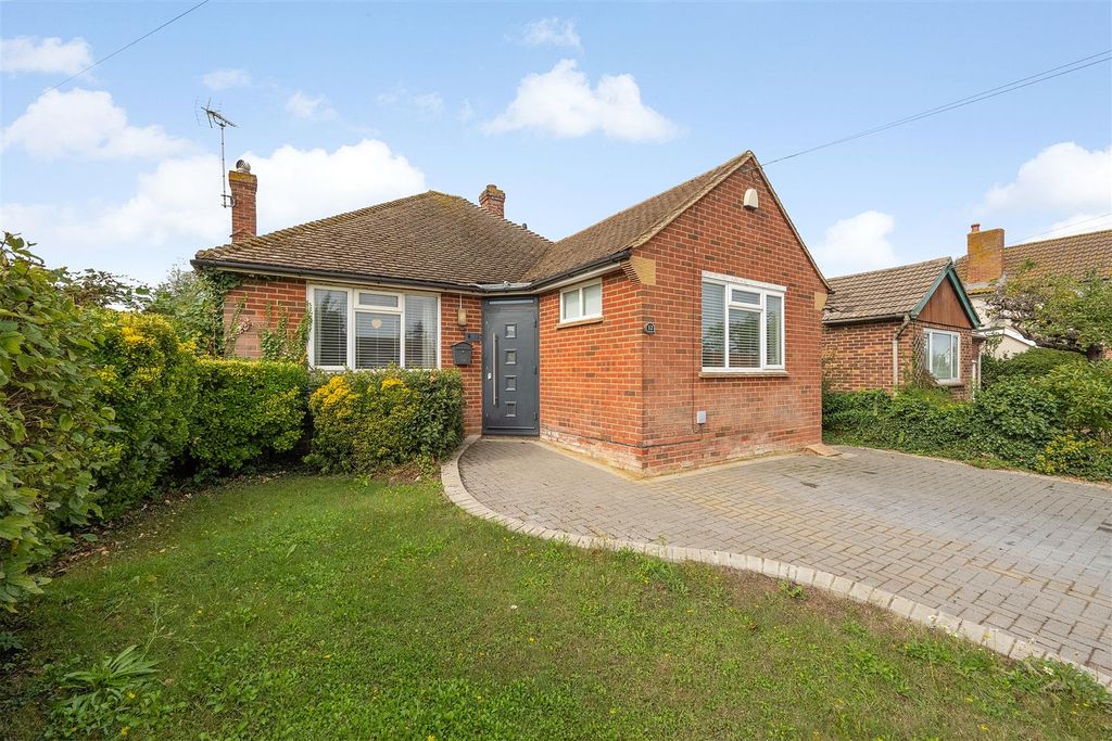 Property photo 1 of 12 Valkyrie Avenue, Whitstable