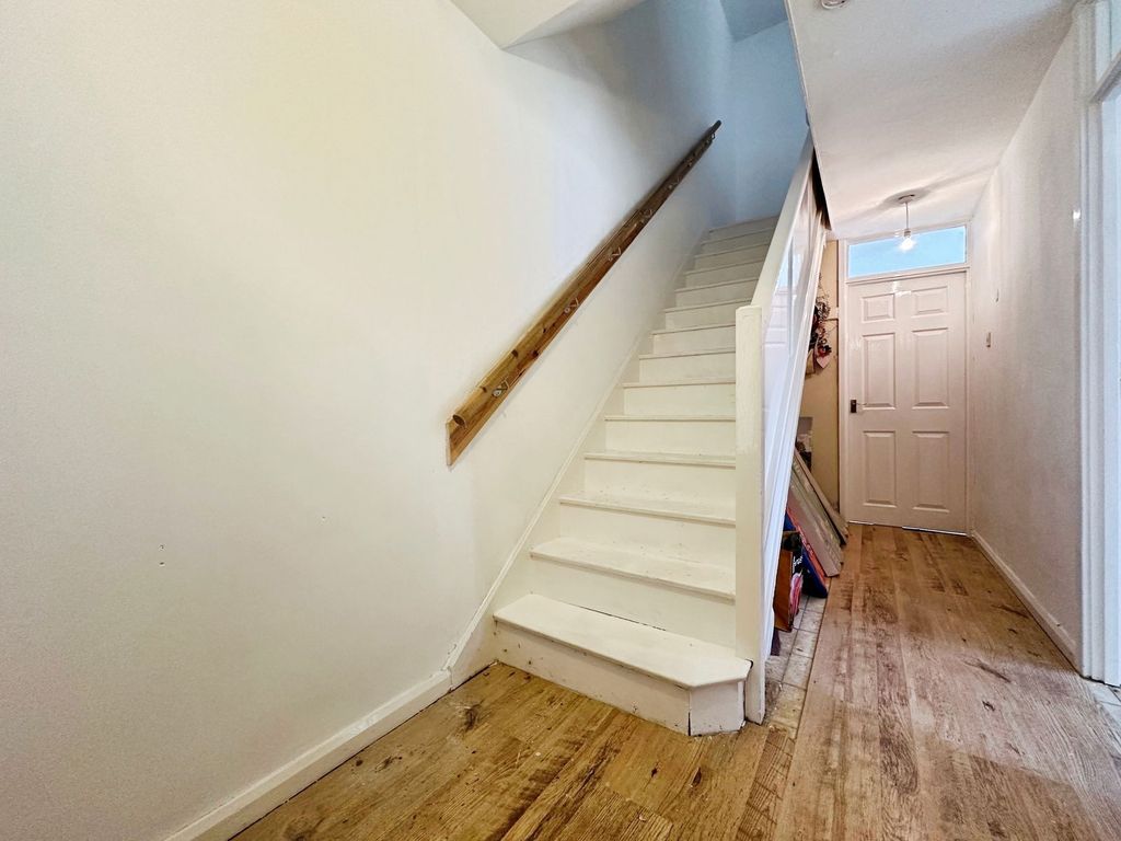 Property photo 2 of 28
