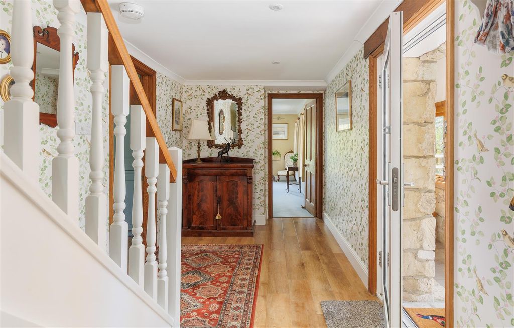Property photo 3 of 33 Hall